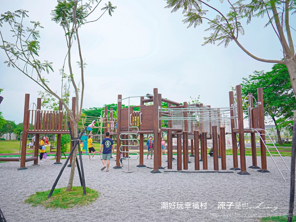 潮好玩幸福村 屏東親子景點 免門票親子公園 溜滑梯 盪鞦韆 沙坑 森林跑道