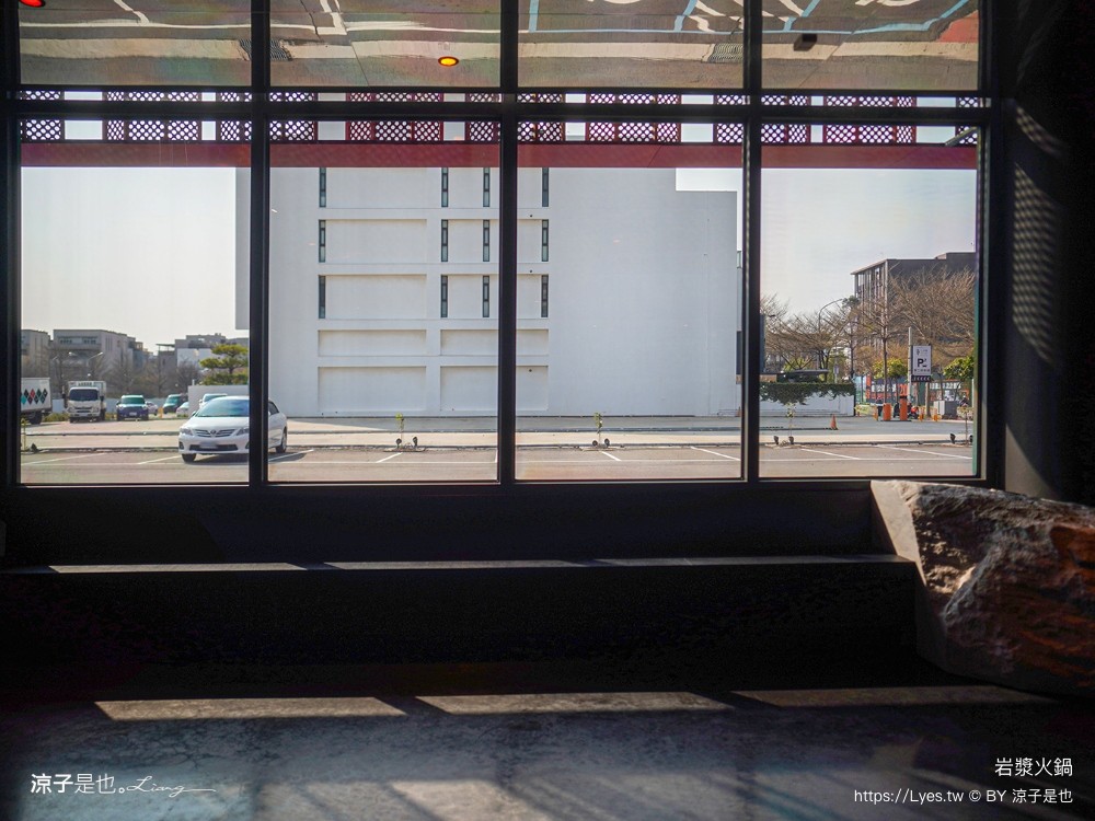 岩漿火鍋 菜單 台中火鍋 麻辣鍋 公益路美食 麻辣鴨血豆腐吃到飽 台中聚餐餐廳 好停車餐廳 推薦必吃