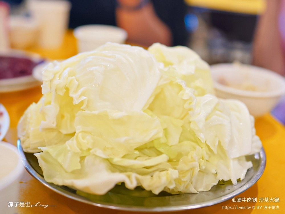 汕頭牛肉劉沙茶火鍋店 菜單 炭燒臉盆火鍋 台中西屯店 扁魚沙茶湯底 大白菜