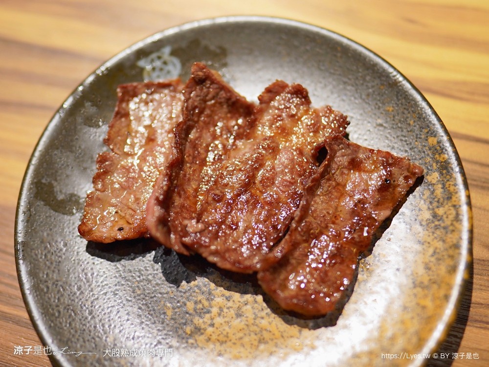 大股熟成燒肉專門 菜單 台中燒肉美食 大股熟成燒肉中科店 厚切牛舌 和牛 推薦必吃 清酒自動販賣機 專人代烤