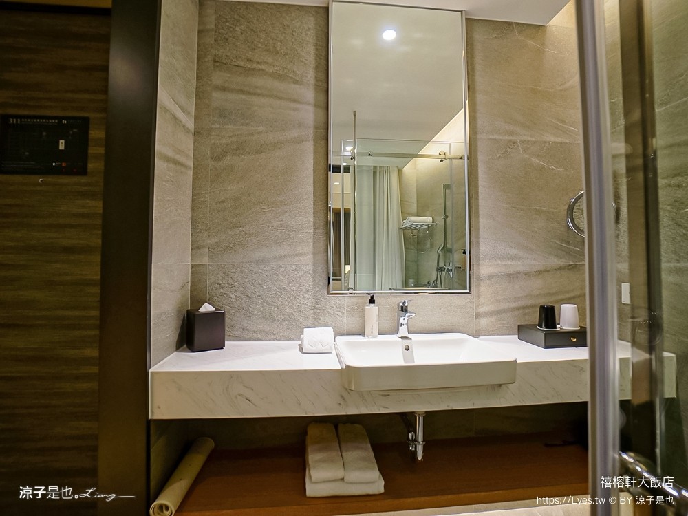 禧榕軒大飯店 台南新開幕 火車站住宿飯店 雙人房 四人房 家庭房 房型開箱 頂樓空中花園泳池 房價