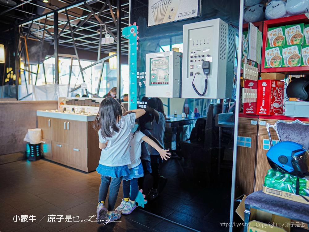 小蒙牛頂級麻辣養生鍋 台中 台灣大道餐廳 麻辣火鍋吃到飽 哈根達司 和牛 美食 菜單 優惠 兒童節活動