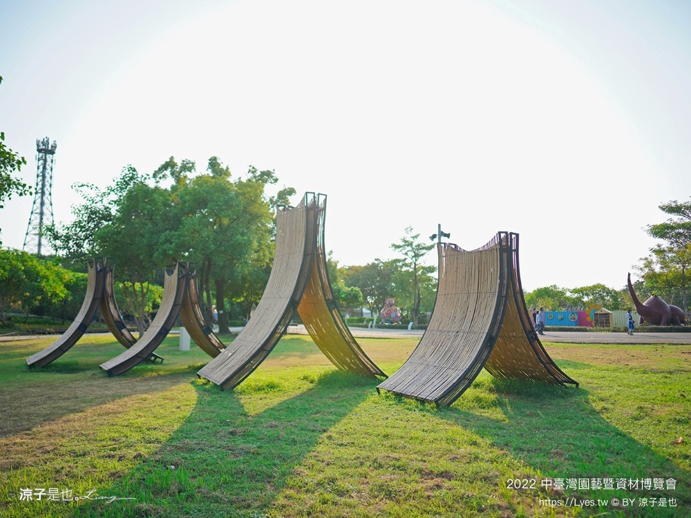 2022中臺灣 氣墊遊戲區 溜滑梯戲水池 農產品展售 美食小吃