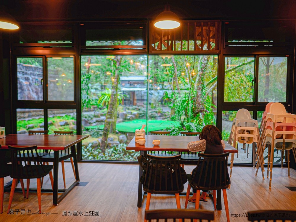 鳳梨屋水上莊園 宜蘭景點 一日遊 鳳梨屋門票 戲水池 動物園 水豚君 網美景點 水簾鞦韆 鳳梨泳池 餵羊 宜蘭豪華懶人露營 Villa 網美景點