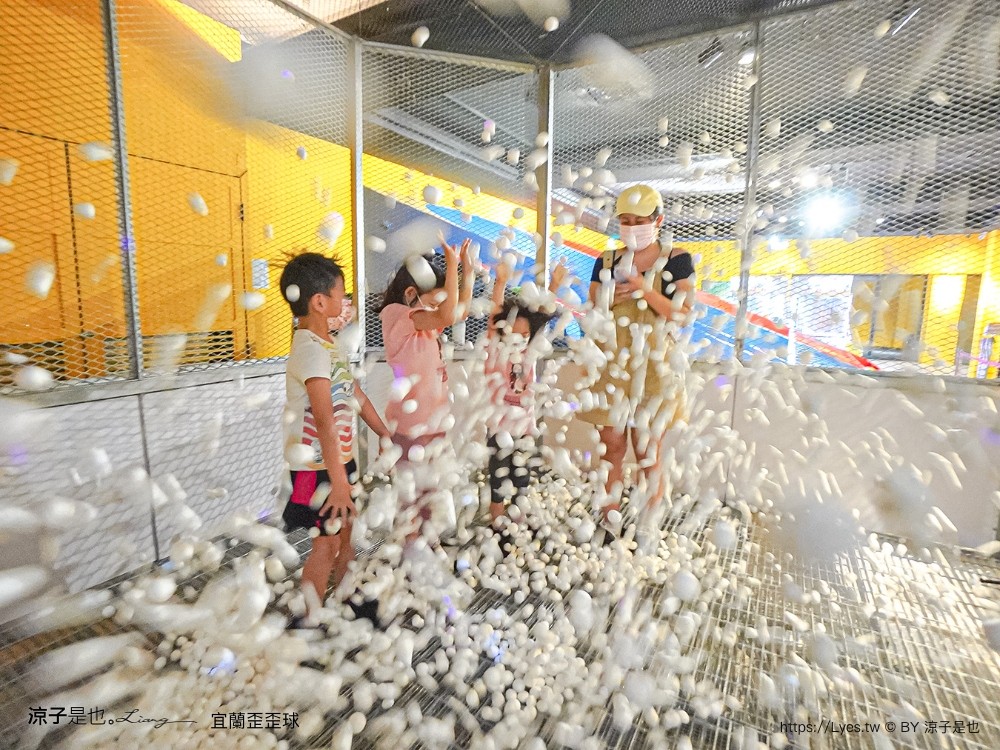 宜蘭歪歪球 門票票價 優惠 真人彈珠檯 創意球類運動 宜蘭室內景點 親子景點 蘇澳景點 停留時間 Wild Wild Ball