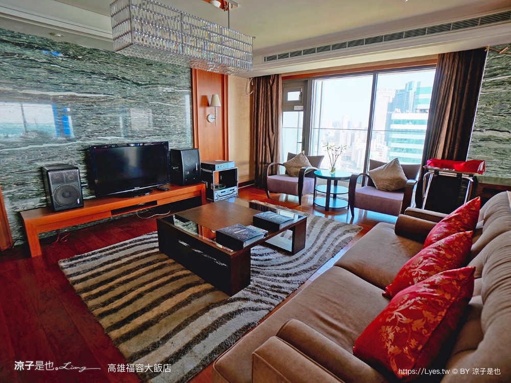 福容大飯店高雄 高雄親子住宿 鹽埕區飯店 捷運站住宿 早餐 房型 四人房 動物園主題房 泳池飯店 健身房