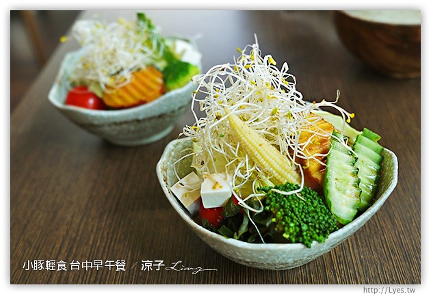 台中-小豚輕食 台中早午餐-厚片鬆餅口感好軟嫩