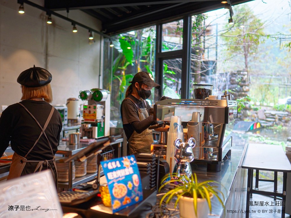 鳳梨屋水上莊園 宜蘭景點 一日遊 鳳梨屋門票 戲水池 動物園 水豚君 網美景點 水簾鞦韆 鳳梨泳池 餵羊 宜蘭豪華懶人露營 Villa 網美景點