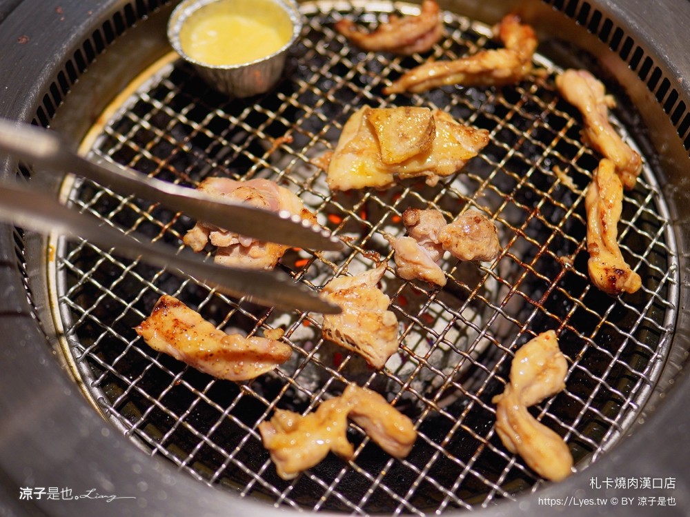 札卡燒肉 漢口店 菜單 台中燒肉餐廳 壽星優惠 迴轉燒肉 雙人套餐 日本a5和牛 和牛臭豆腐