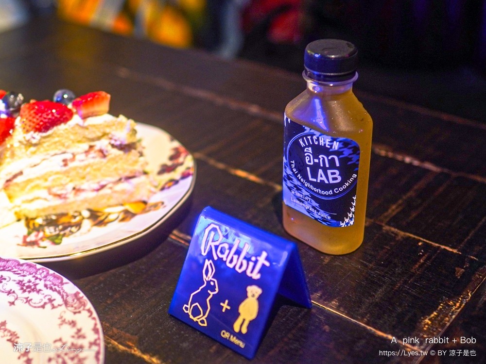 a pink rabbit bob 曼谷甜點 泰國 紅絲絨蛋糕 曼谷咖啡館 ega lab 嵩越路景點 曼谷下午茶推薦