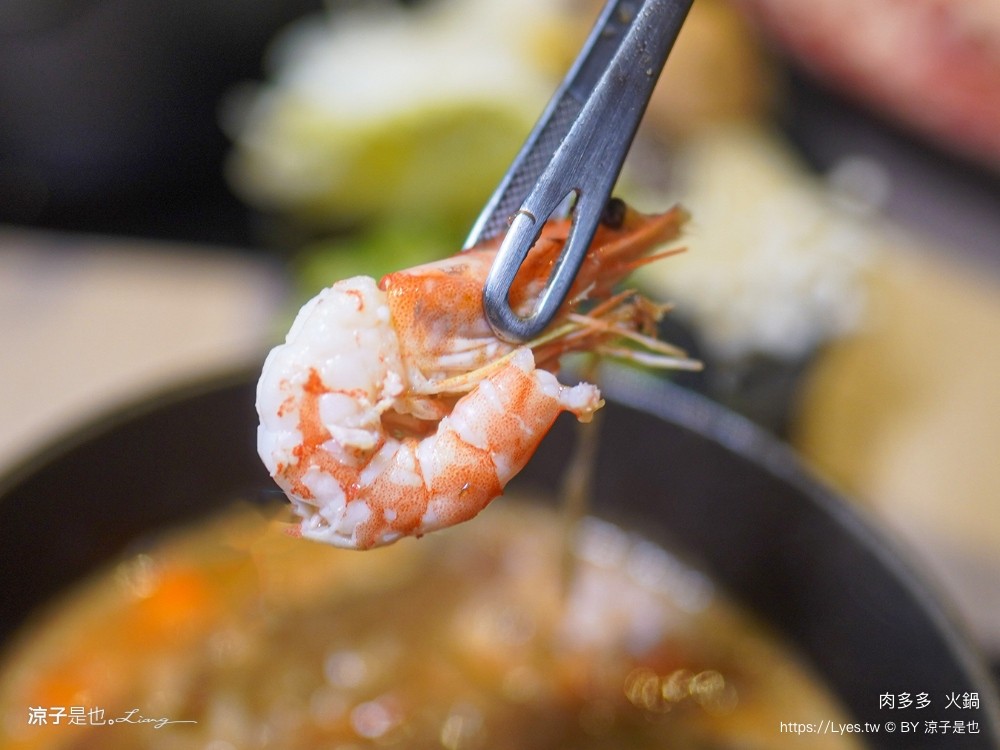 肉多多 火鍋 菜單 台中秀泰店 自助吧吃到飽 石頭湯 麻辣火鍋 生日壽星肉蛋糕 親子餐廳 剝蝦服務 高cp值火鍋 會員 打卡禮