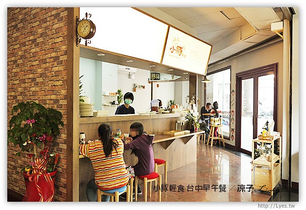 台中-小豚輕食 台中早午餐-厚片鬆餅口感好軟嫩