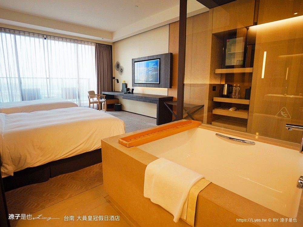 台南大員皇冠假日酒店 台南安平住宿 親子飯店 泳池 安平老街 一泊二食 早餐 自助餐 海景房 台南安平住宿 親子飯店 泳池 安平 早餐 自助餐 海景房