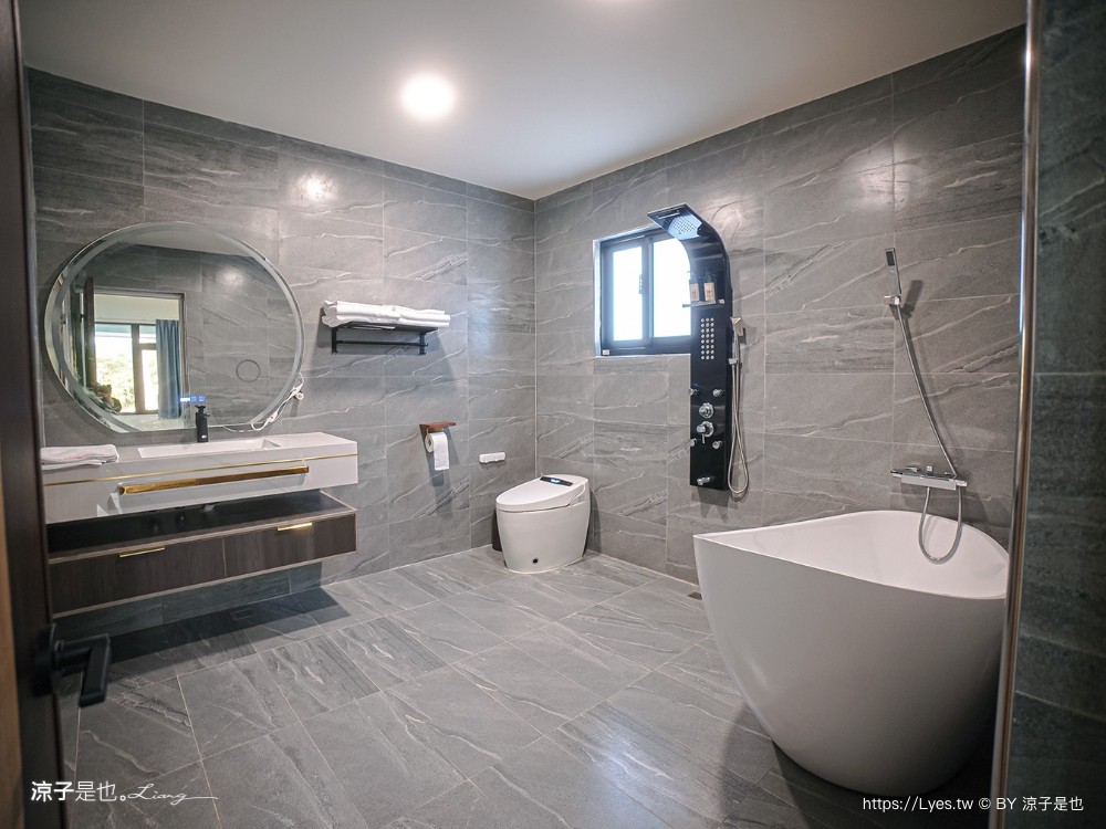 墾丁包棟民宿 屏東住宿 滿州住宿 touch villa 泳池 房型 庭院 卡拉ok 烤肉