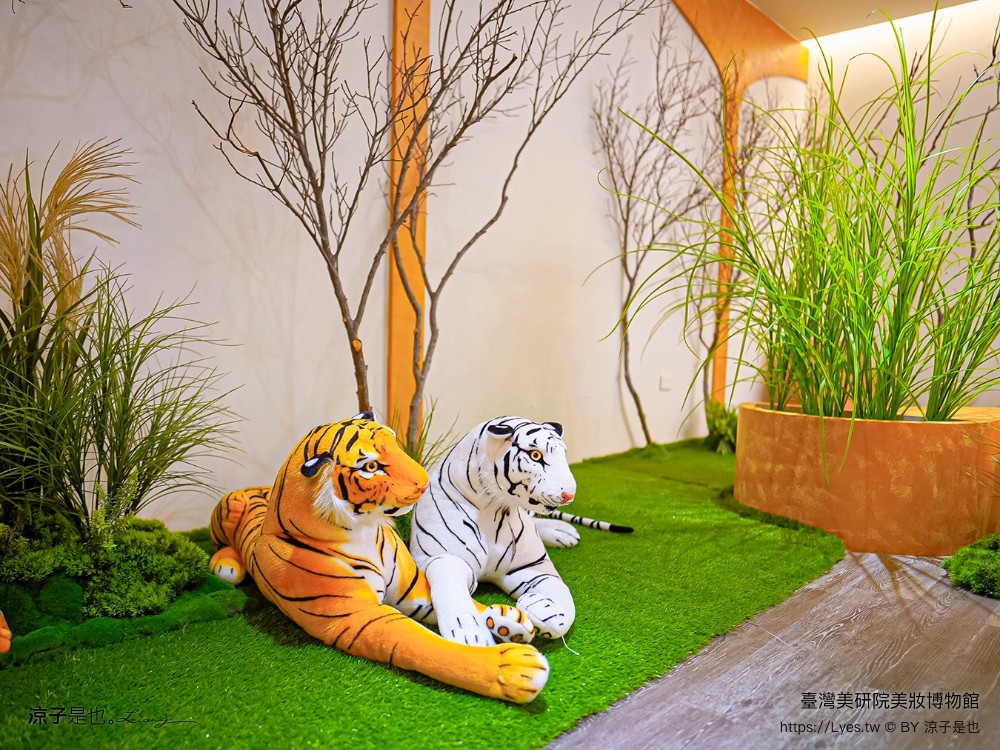 台灣美研院 美妝博物館 門票 台南景點 安平景點 化妝品 觀光工廠 網美拍照 評論 預約 婚紗 雷雕粉餅