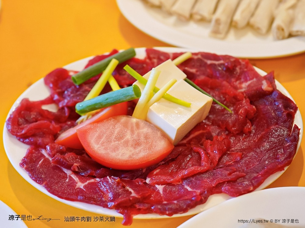 汕頭牛肉劉沙茶火鍋店 菜單 炭燒臉盆火鍋 台中西屯店 扁魚沙茶湯底 大白菜