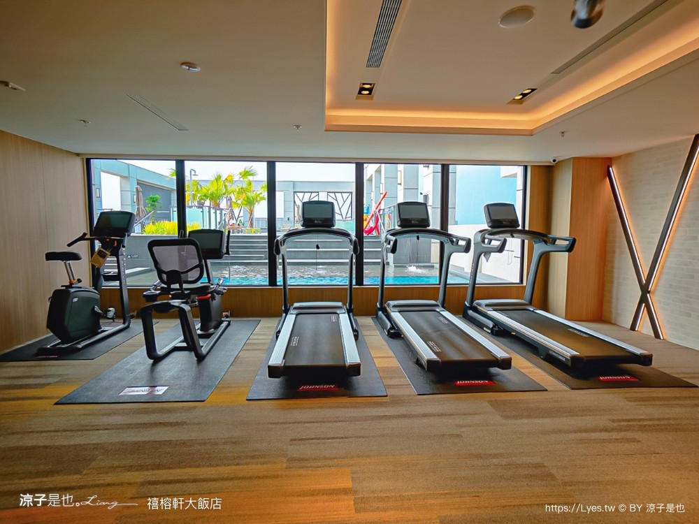 禧榕軒大飯店 台南新開幕 火車站住宿飯店 雙人房 四人房 家庭房 房型開箱 頂樓空中花園泳池 房價